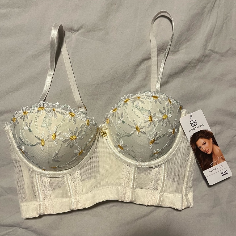 Daisy Fuentes White Floral Embroidered Bra - 36B
